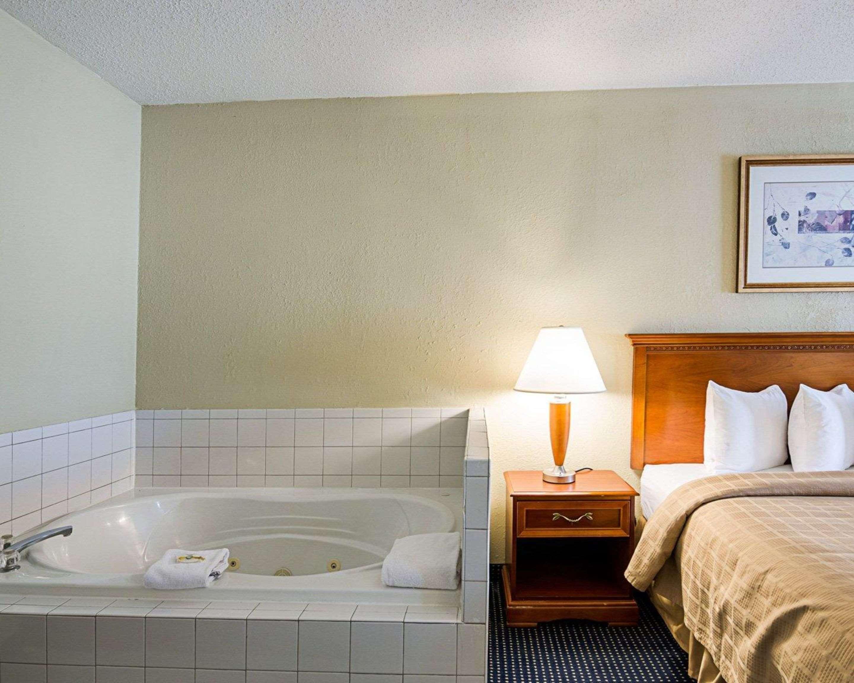 Quality Inn Troutville - Roanoke North Exterior foto